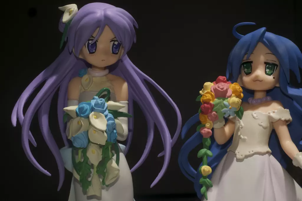 Lucky Star's Kagami and Konata in wedding dresses